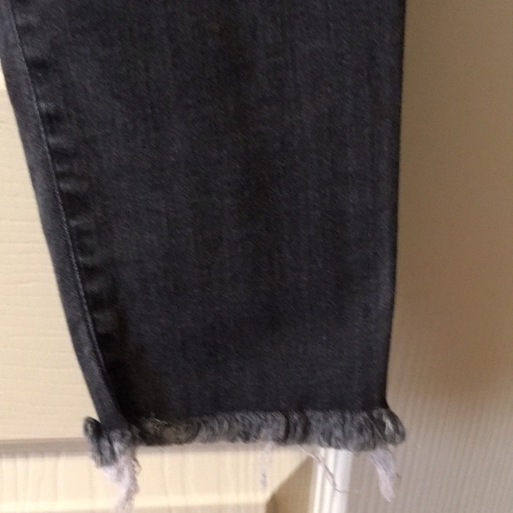 ARIZONA woman’s ripped jeans size 11 - Picture 3 of 8